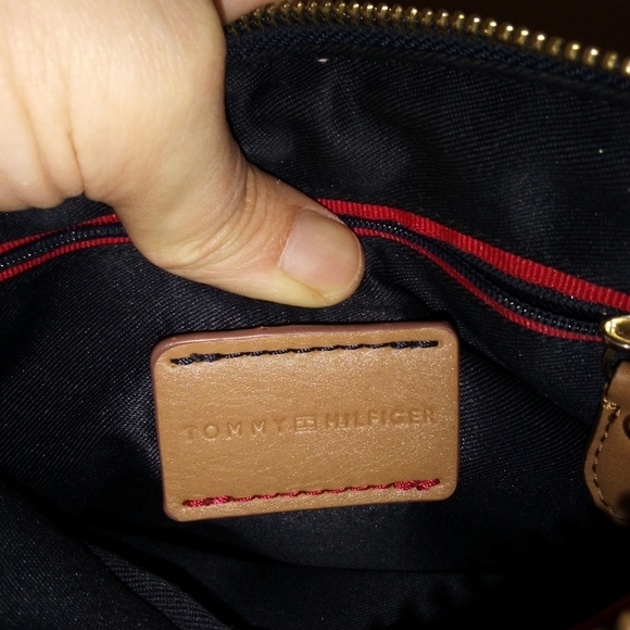 Tommy Hilfiger Julia flat crossbody bag - Picture 11 of 13